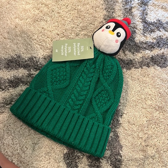 H&M green knit hat with a penguin on top! - Picture 2 of 9